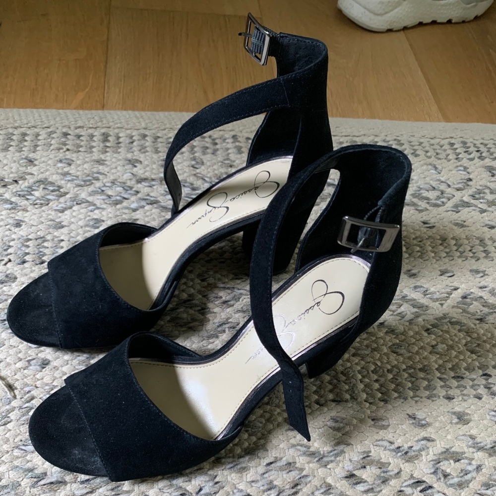 BLACK HEELS!!